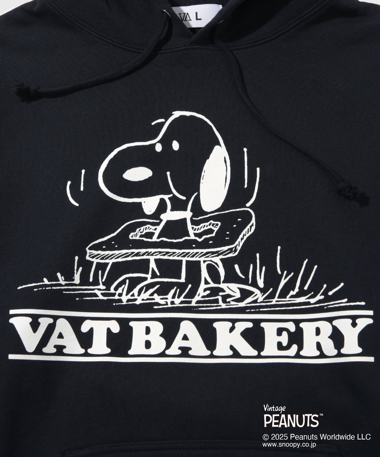 VAT BAKERY PEANUTS HOODIE