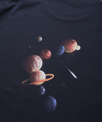 【予約】YUNI YOSHIDA: FRUITS PLANET S/S TEE